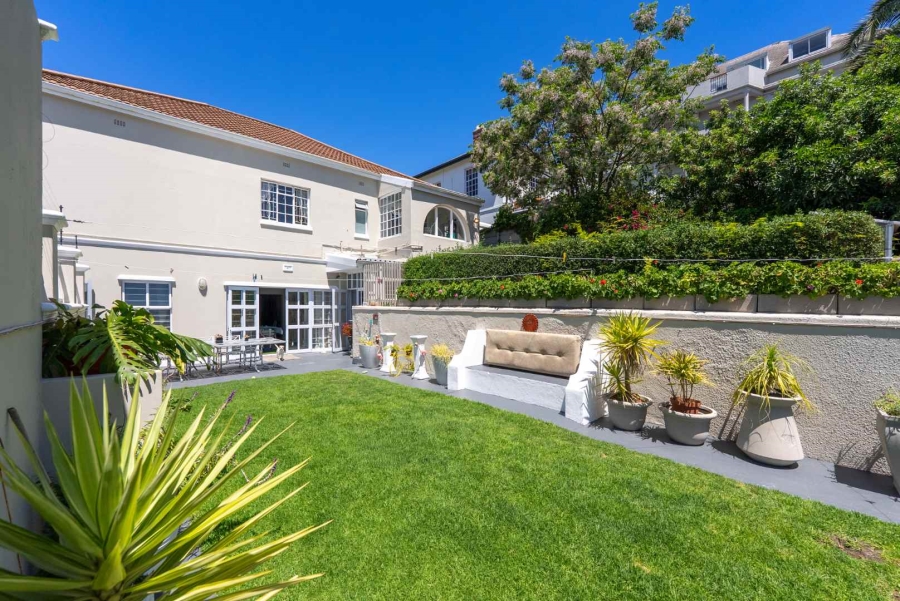 5 Bedroom Property for Sale in Green Point Western Cape